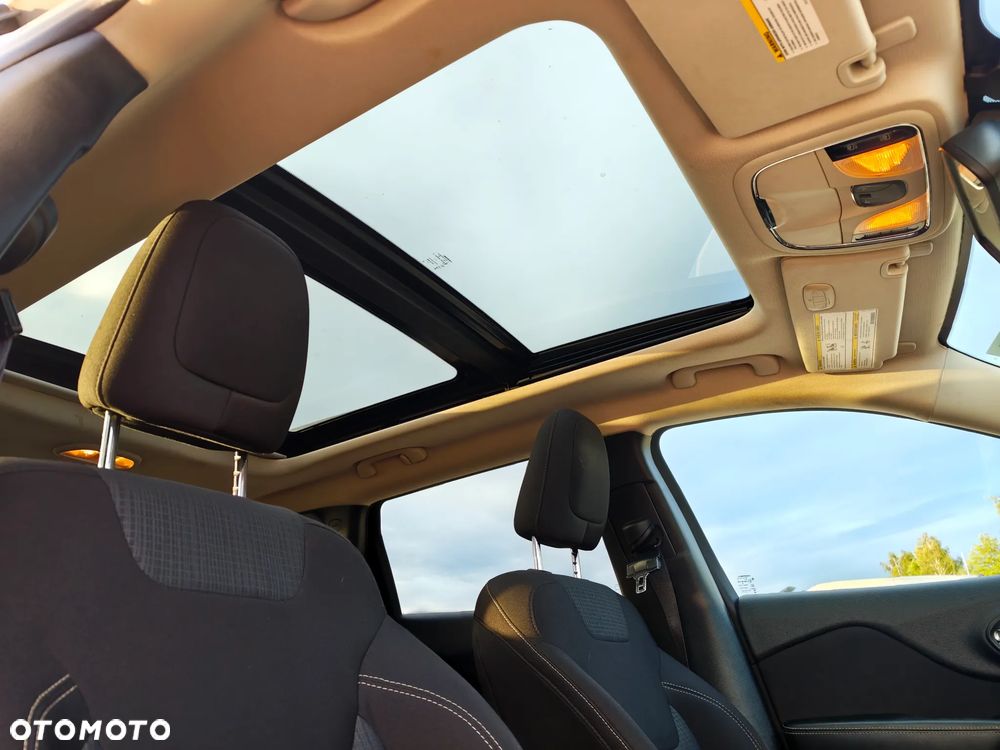 Jeep Cherokee - 10