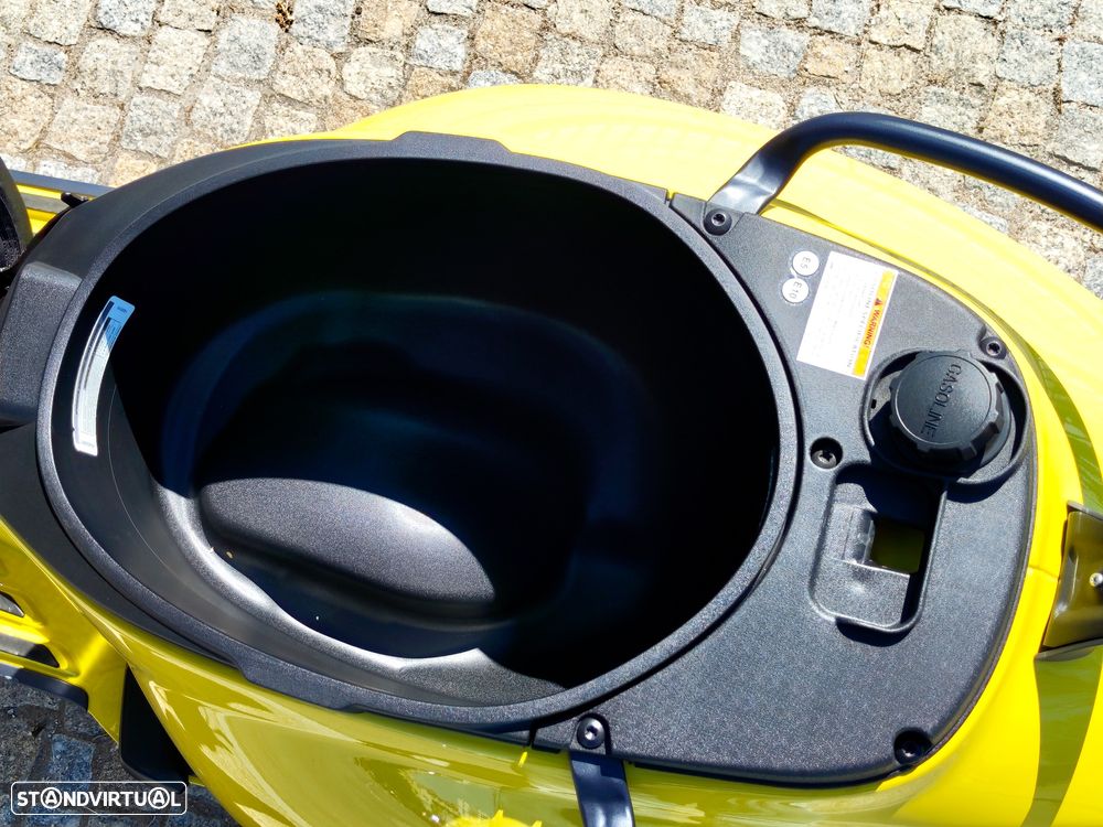 Vespa Primavera 50s - 16