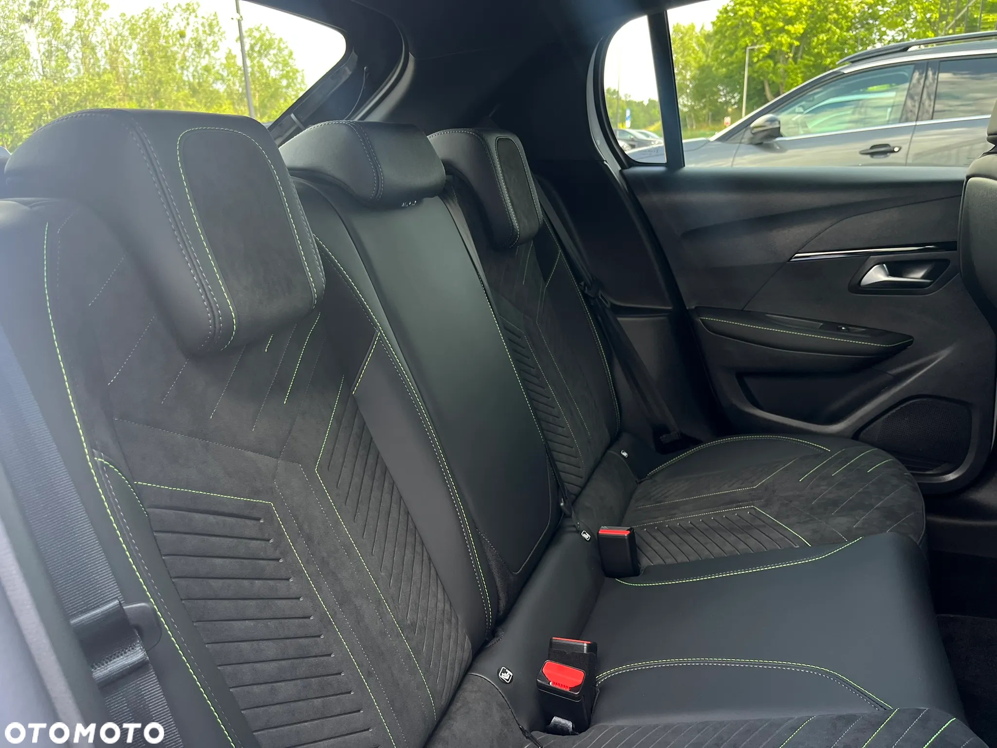 Peugeot 208 1.2 mHEV GT - 36
