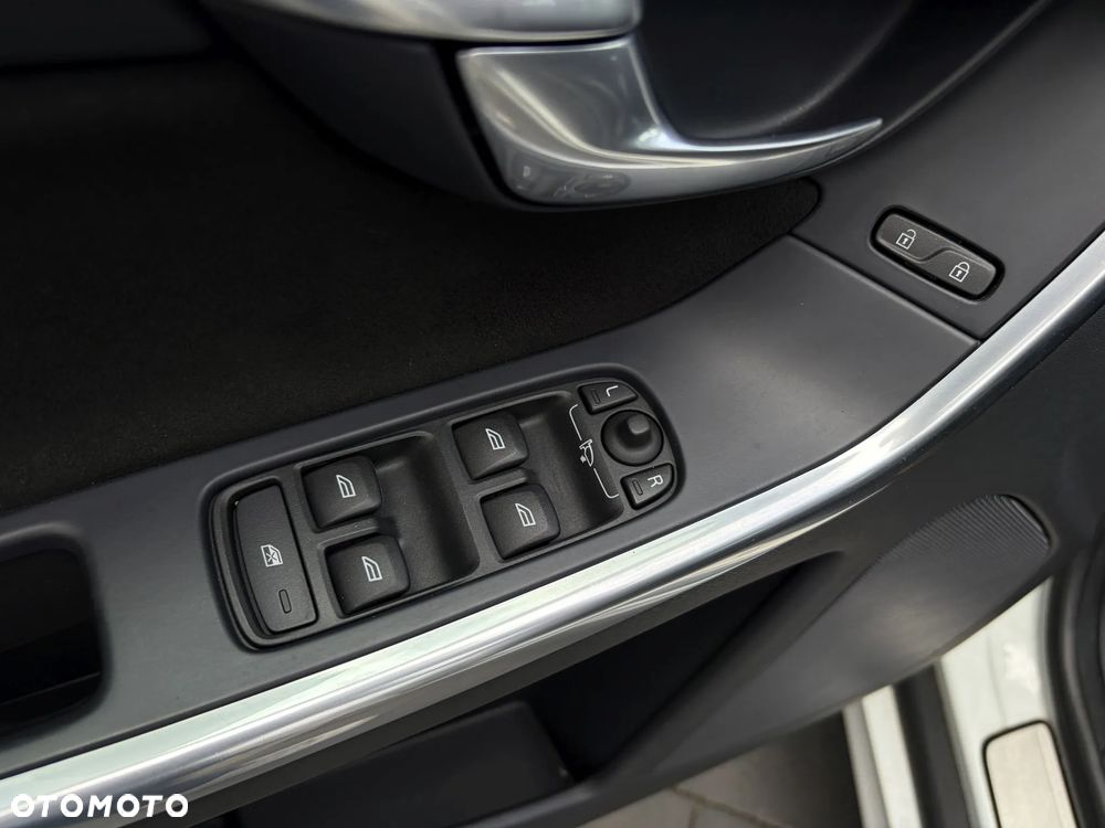 Volvo XC 60 D4 Geartronic RDesign - 31