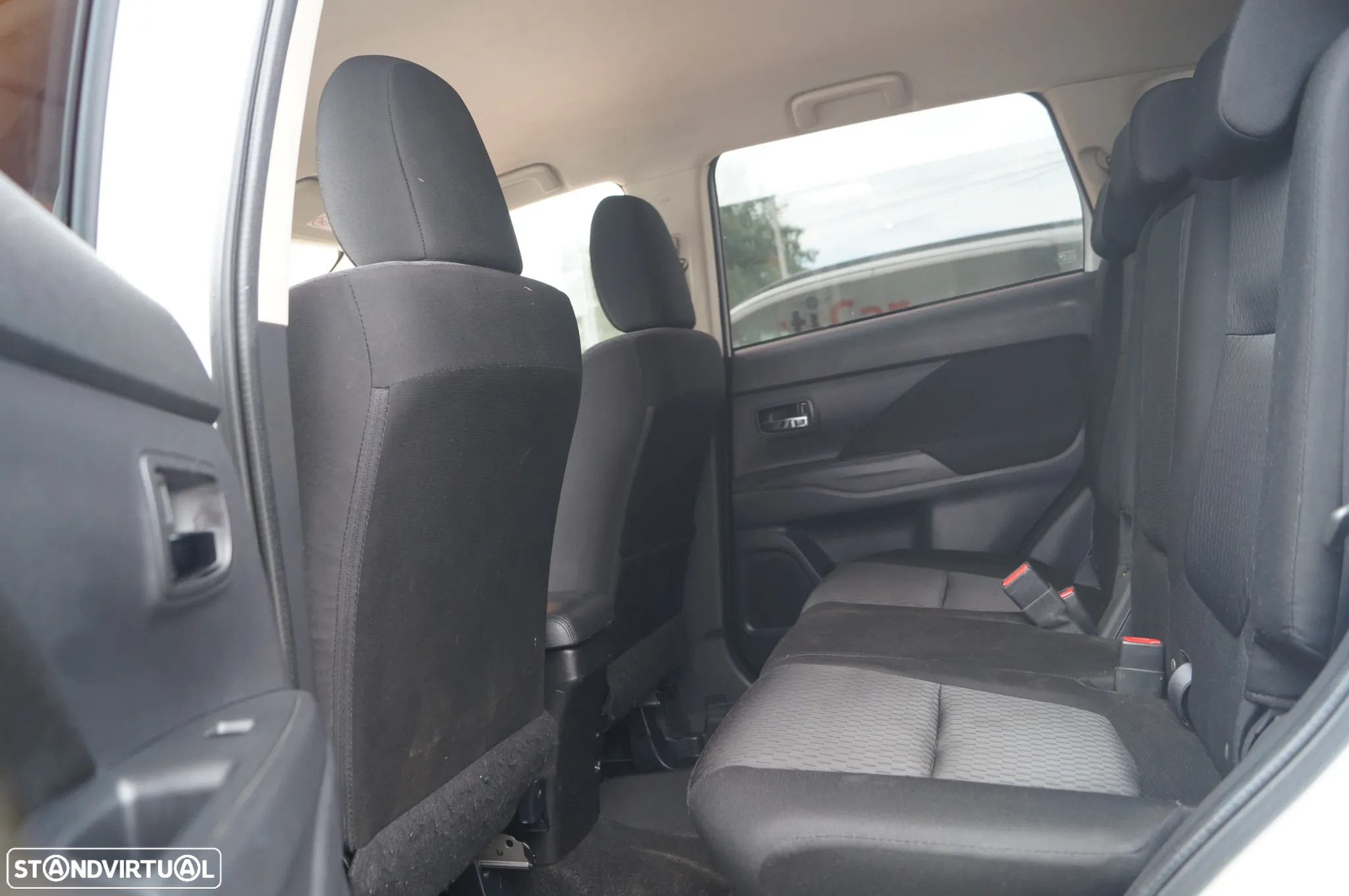 Mitsubishi Outlander - 11