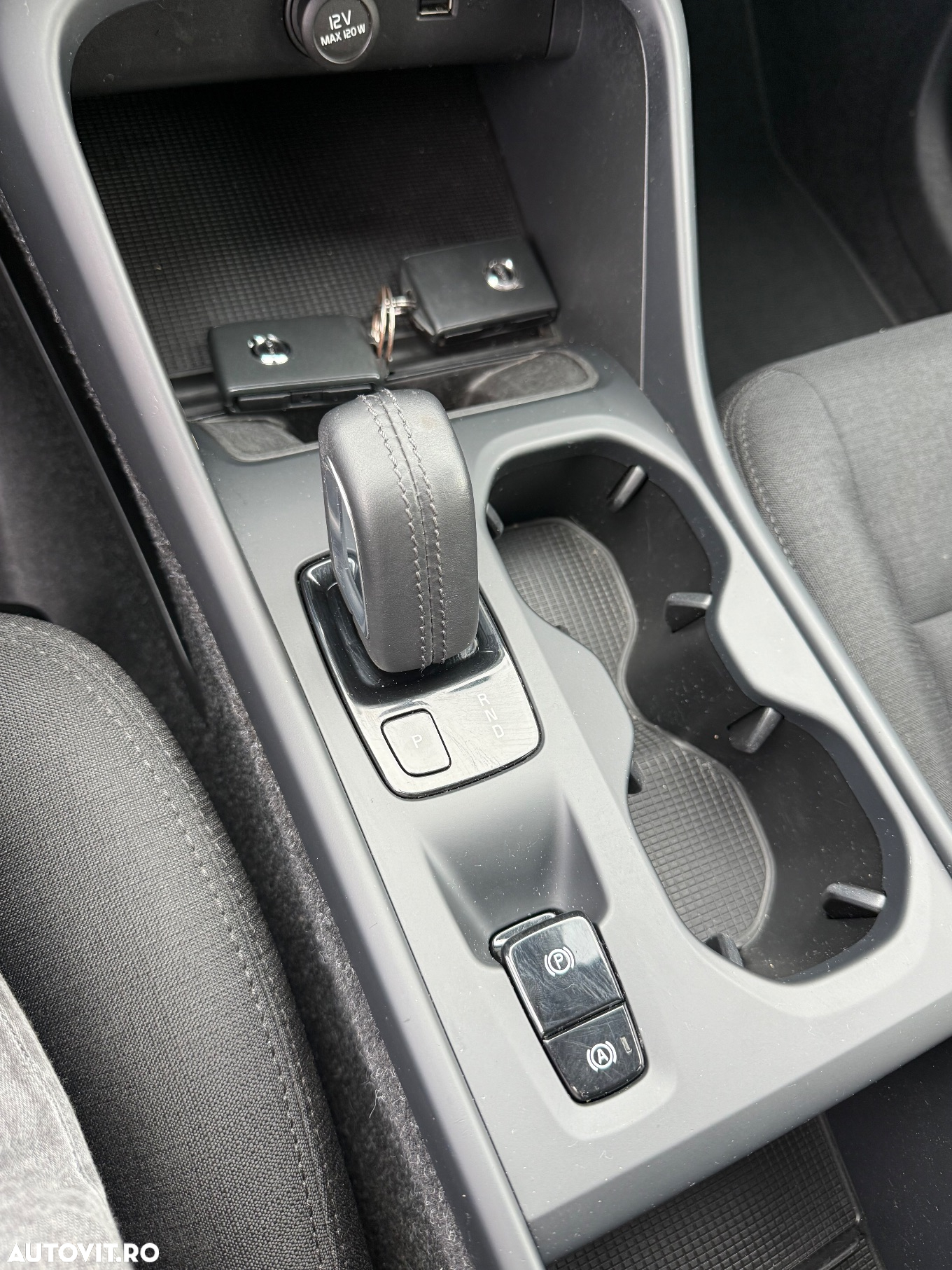 Volvo XC 40 D3 AWD Momentum - 26