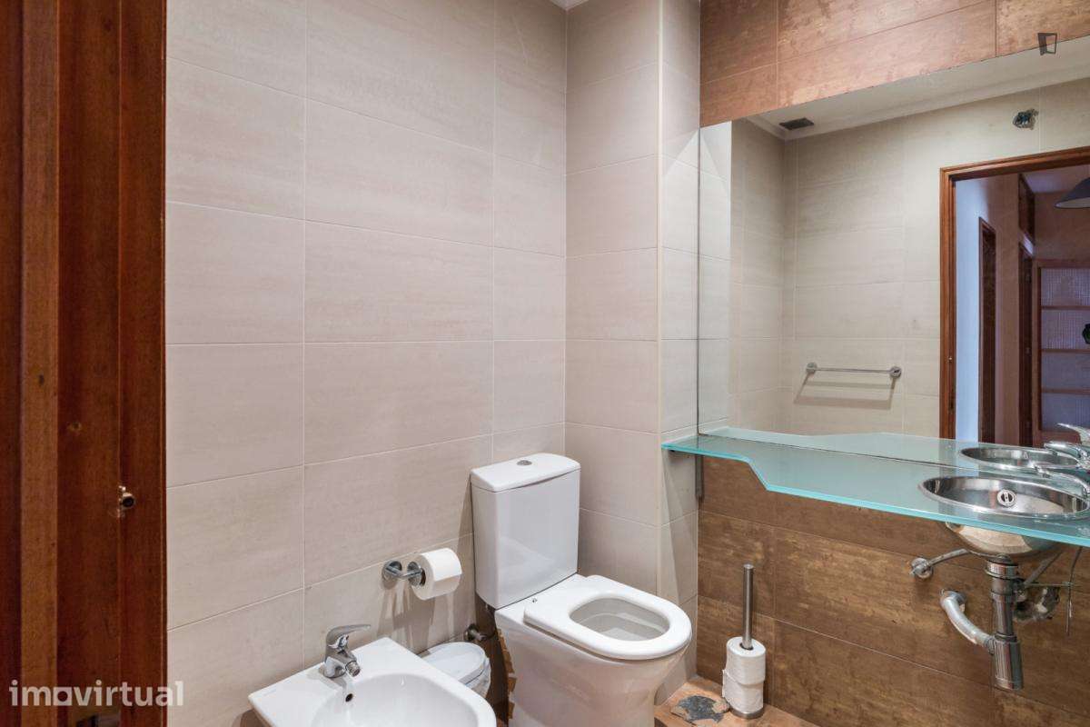 Quarto - localizado em Paranhos Porto - Grande imagem: 2/20