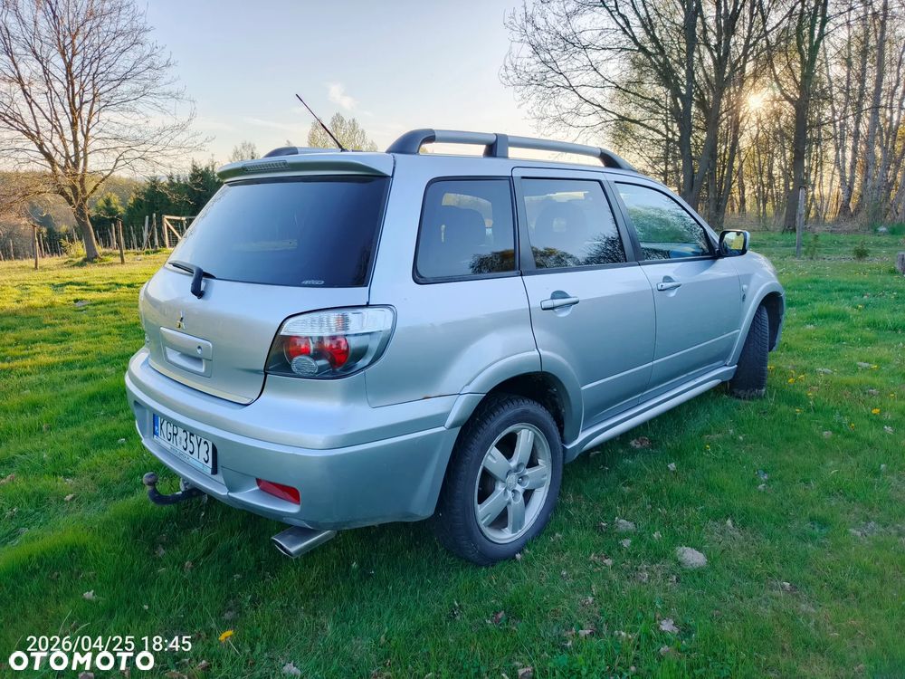 Mitsubishi Outlander 2.0 Intense DAKAR - 8