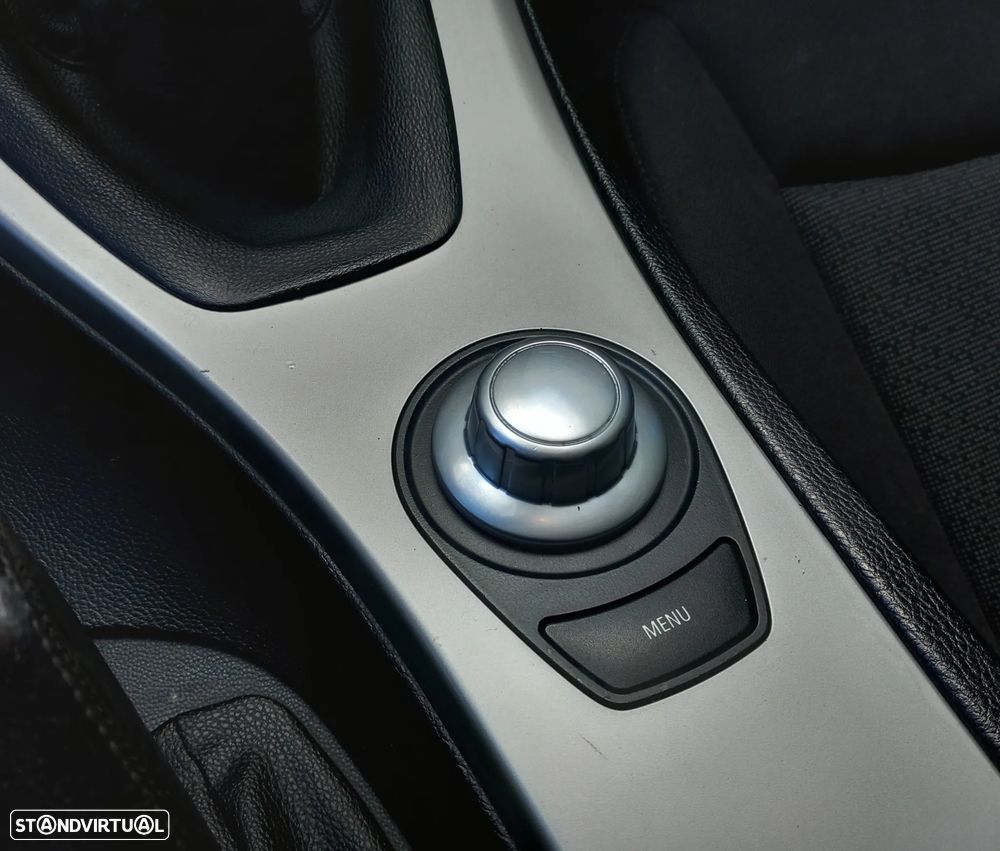 BMW 318 d Navigation Sport - 17