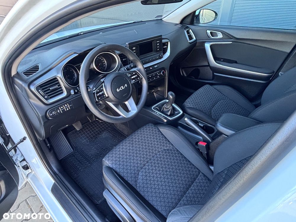 Kia Ceed - 16