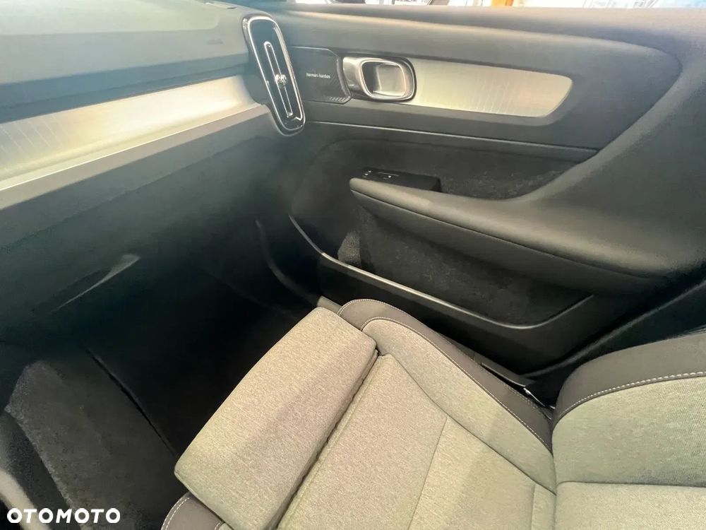 Volvo XC 40 B4 AWD Plus Dark - 28