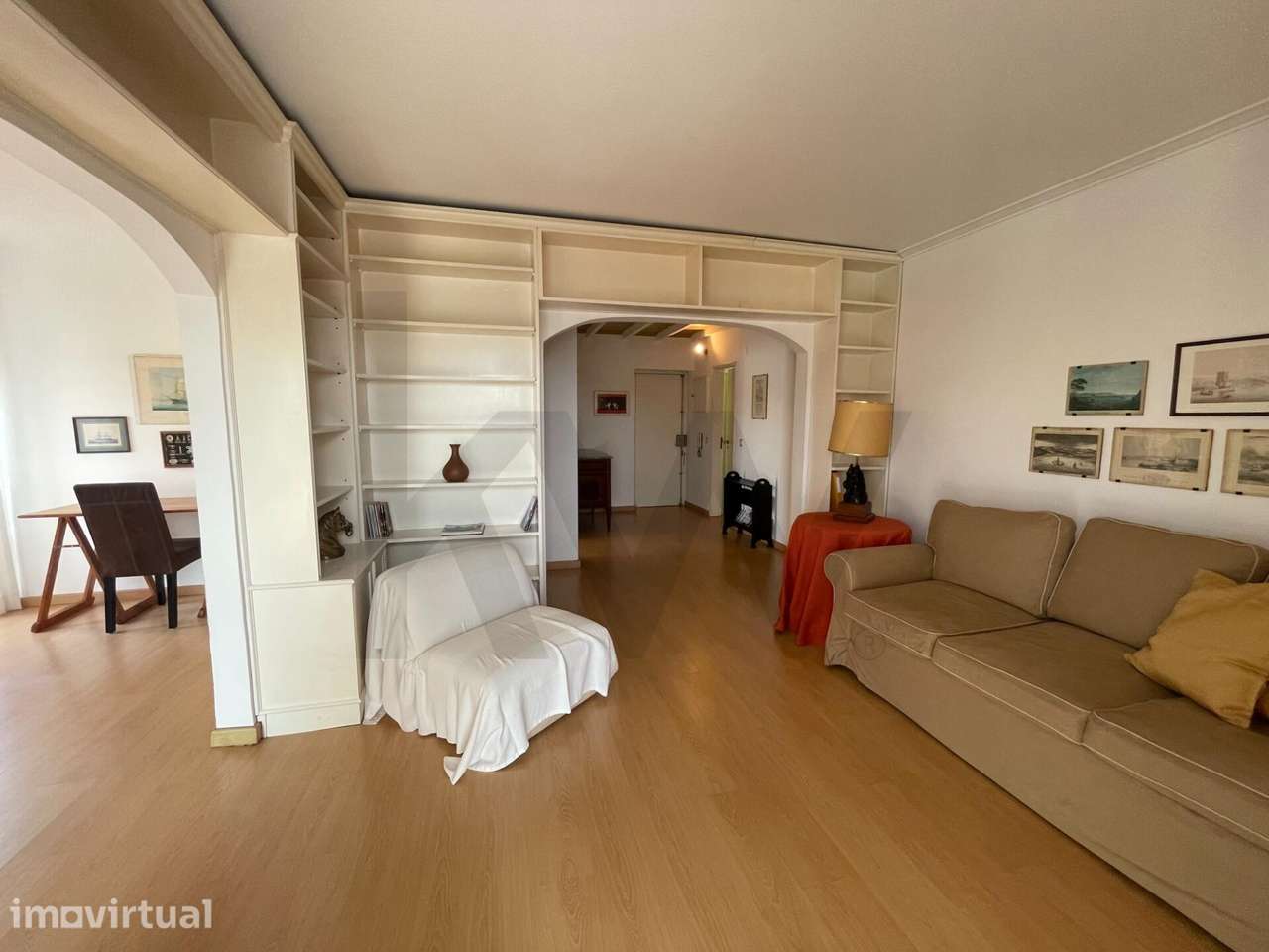 Procura um apartamento T1+1 mobilado, a 15min a pé de Cascais, com var - Grande imagem: 5/27