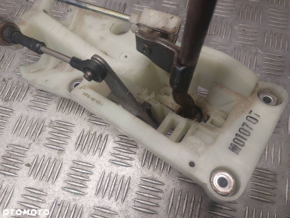 LEWAREK GAŁKA ZMIANY BIEGÓW + LINKI NISSAN X-TRAIL I 2.0 16V - 2