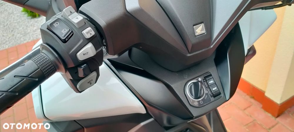 Honda NSS - 16