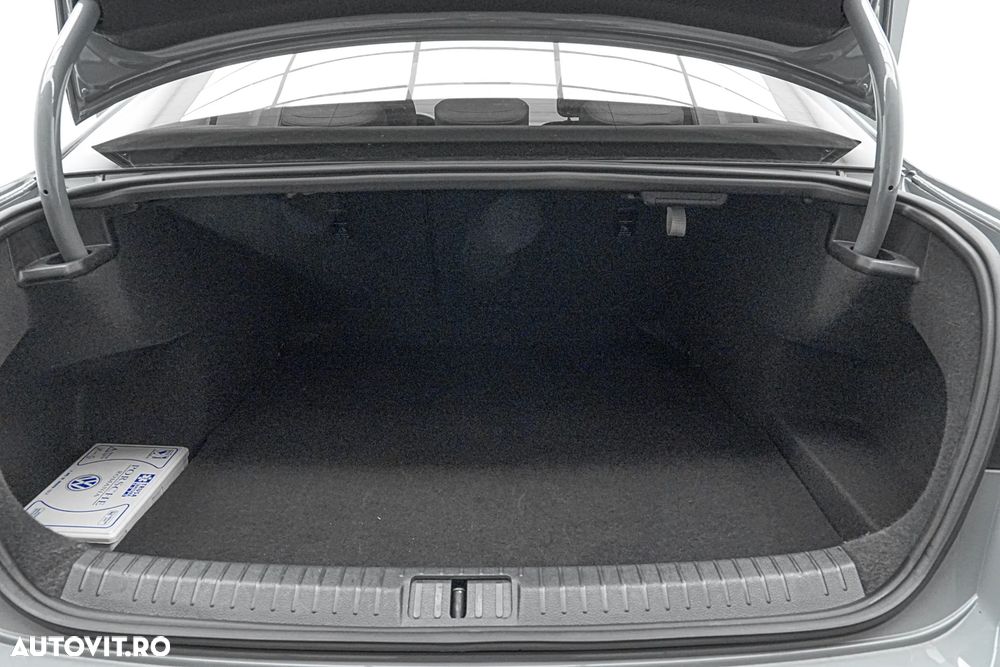 Volkswagen Passat 2.0 TDI DSG Trendline - 24