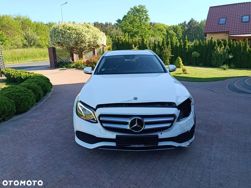Mercedes-Benz Klasa E 220 d 9G-TRONIC - 28