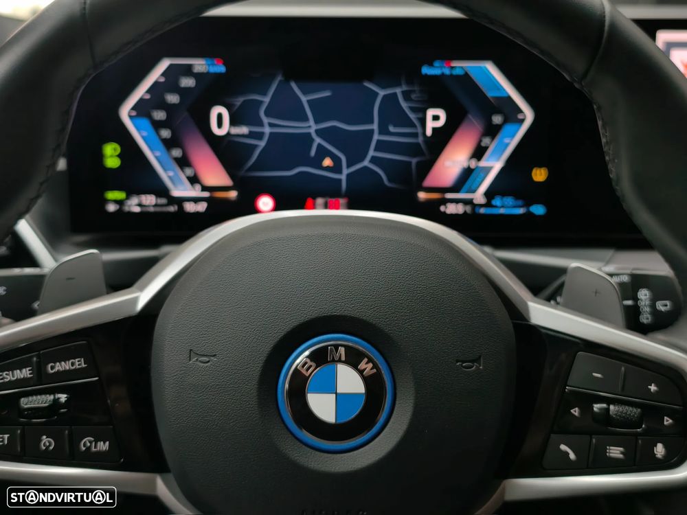 BMW 330 e Pack Desportivo M Pro Auto - 24