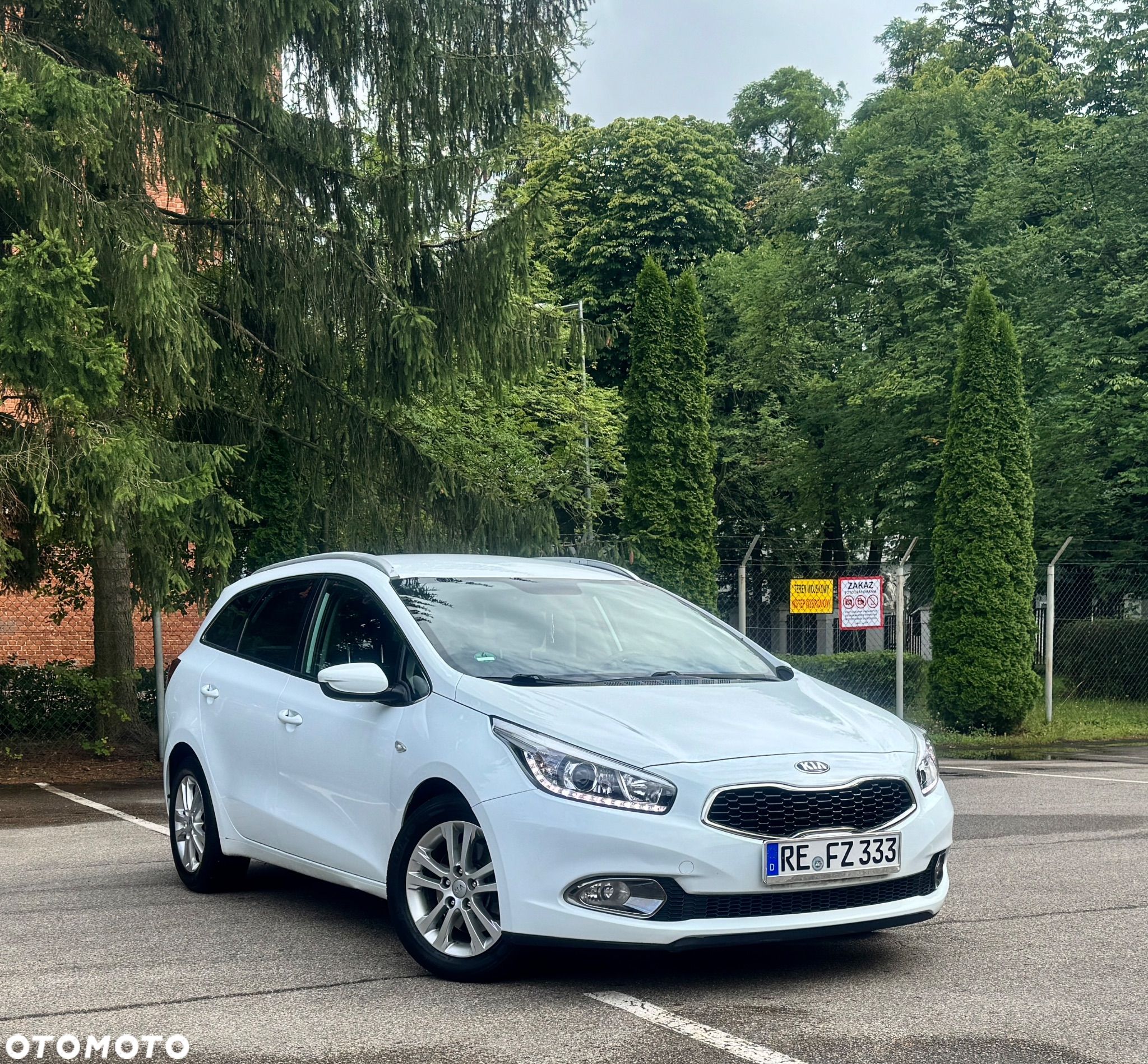 Kia Ceed 1.6 CRDi 128 Fifa World Cup Edition - 1