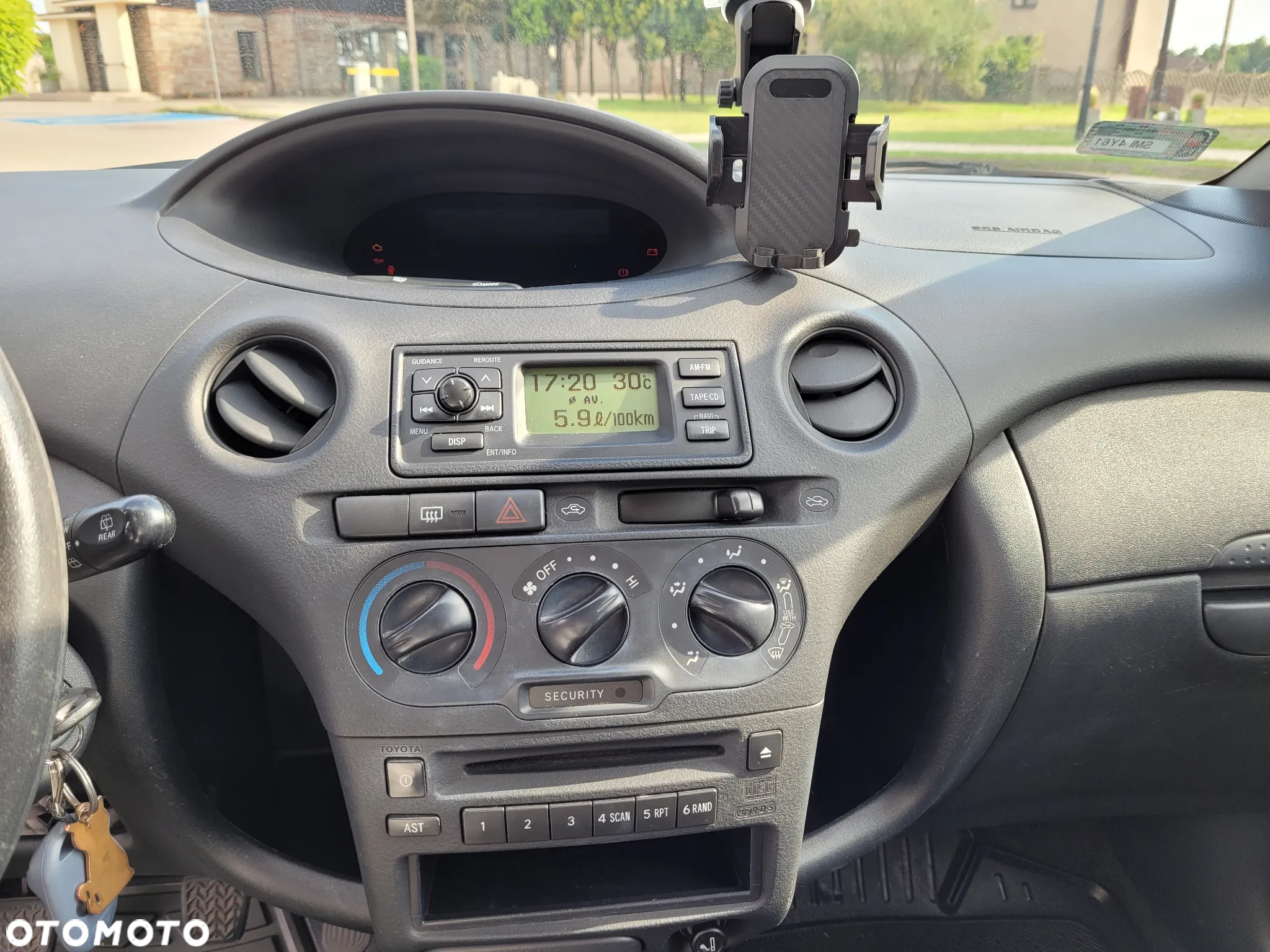 Toyota Yaris - 10