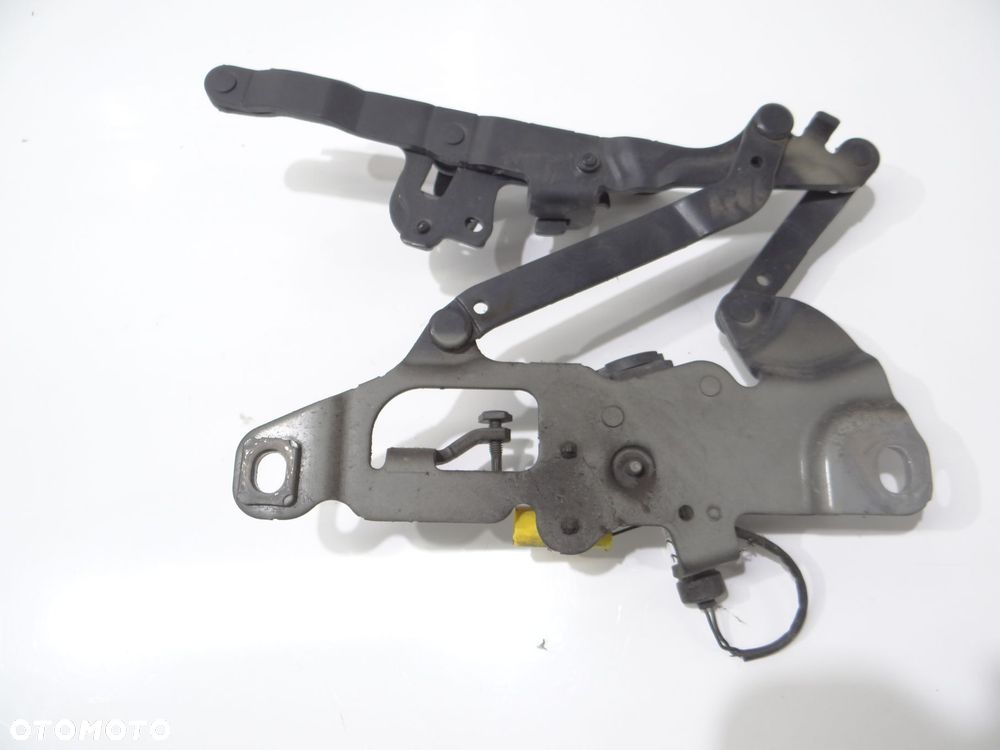 ZAWIAS MASKI NABÓJ LEWY PRZÓD BMW F11 7249887 668 - 2