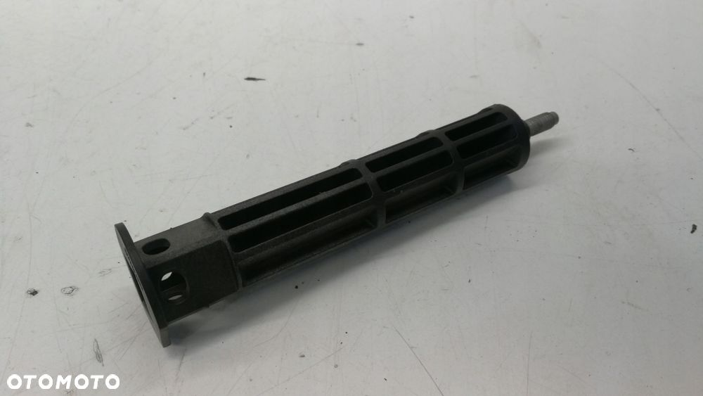ŚRUBA UCHWYT LAMPY AUDI A4 B7 B8 AVANT 8E0945246B - 2