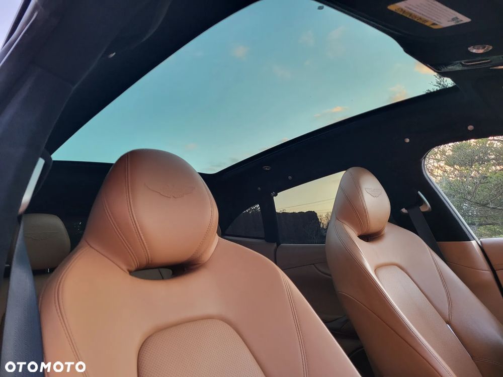 Aston Martin DBX - 20