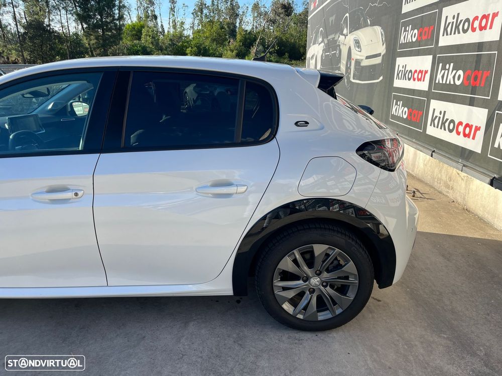 Peugeot e-208 Allure - 11