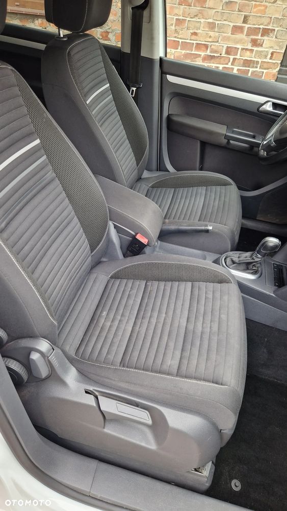 Volkswagen Touran 2.0 TDI DPF BlueMotion Technology DSG Cup - 14