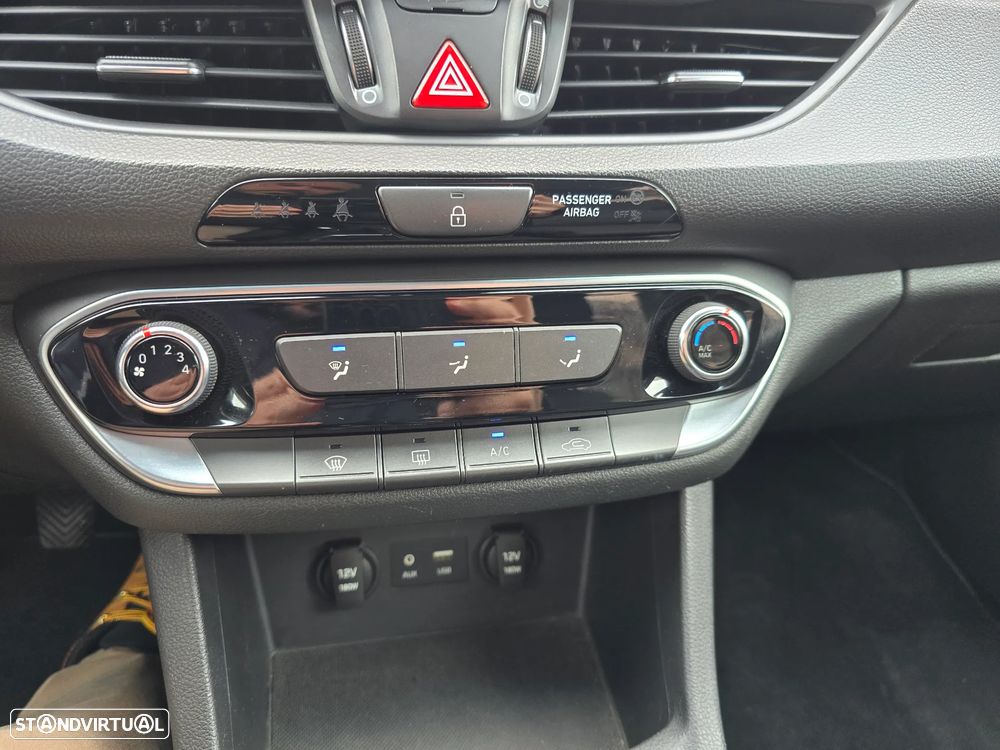 Hyundai i30 1.6 CRDI Comfort+Navi - 21