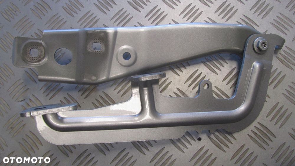 ZAWIAS MASKI PRAWY PRZÓD MERCEDES W247/A2478800228