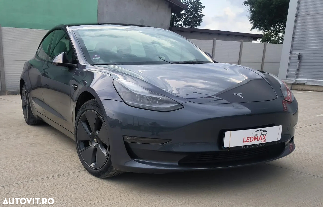 Tesla Model 3 - 6