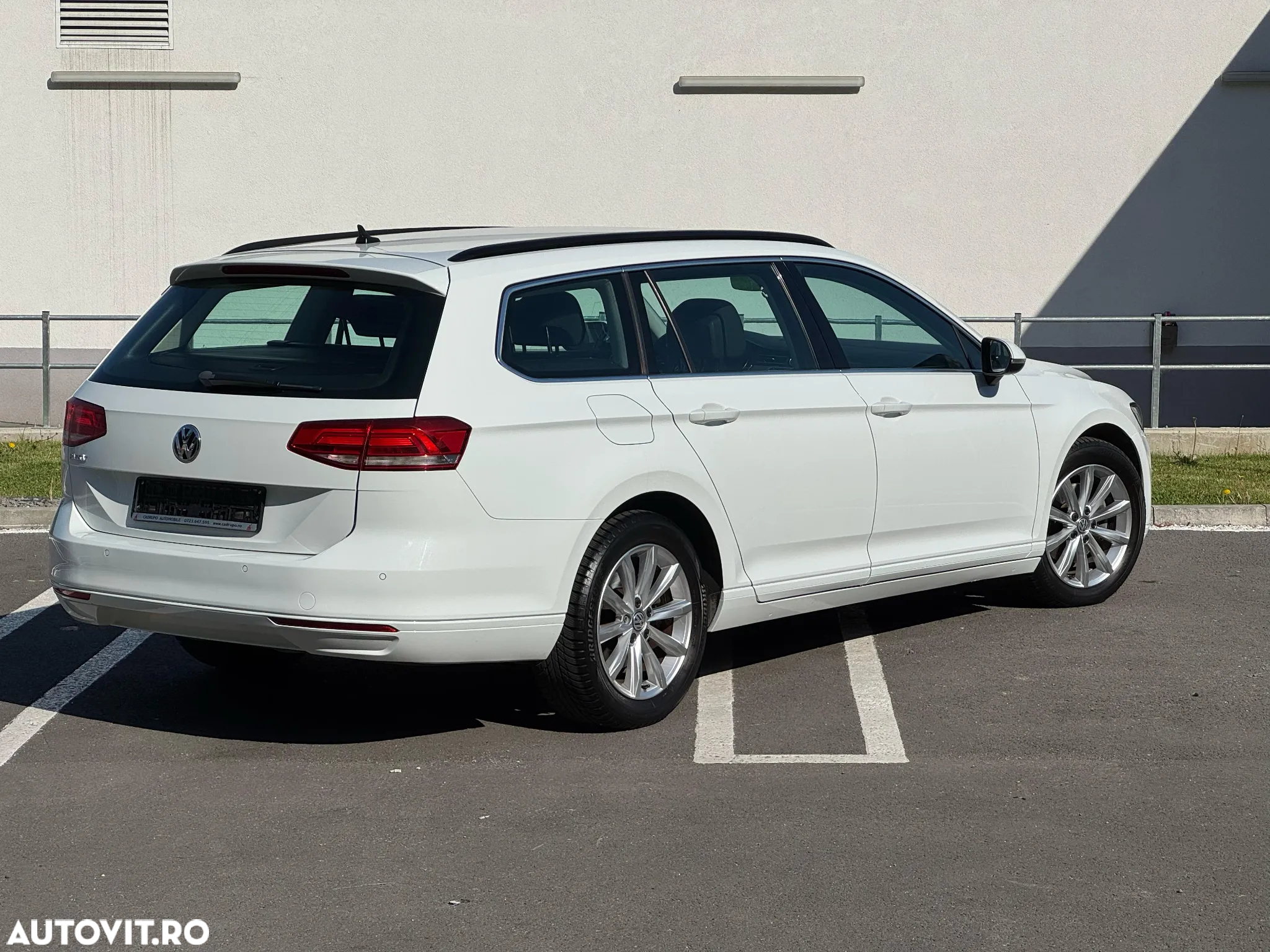 Volkswagen Passat Variant 1.6 TDI SCR DSG Business - 8