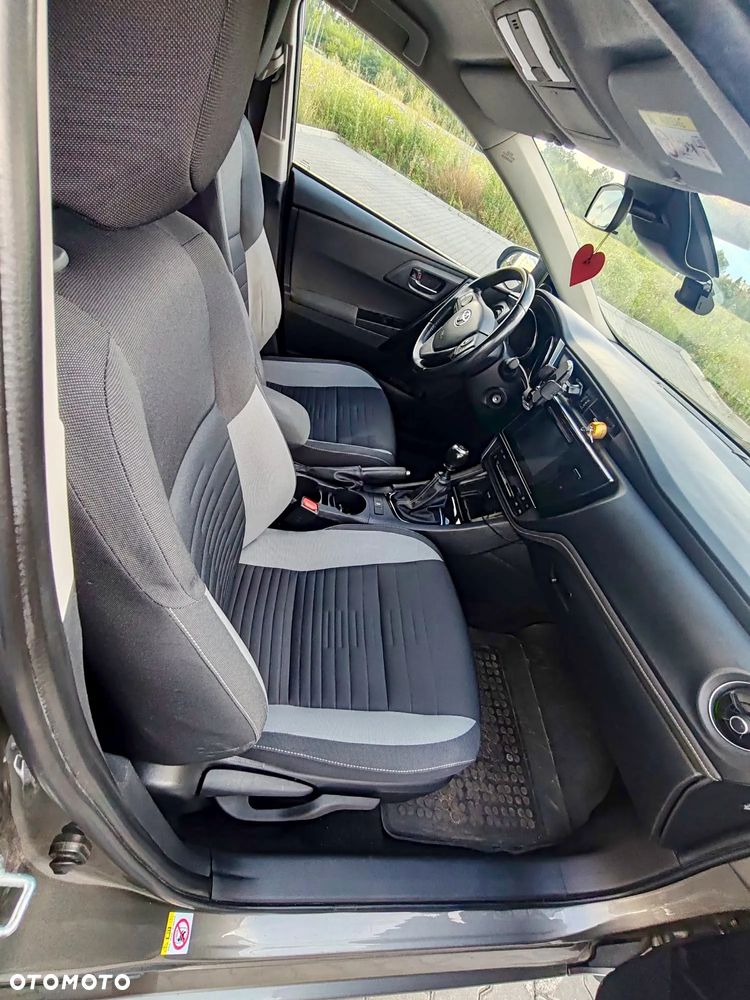 Toyota Auris 1.6 Premium - 8