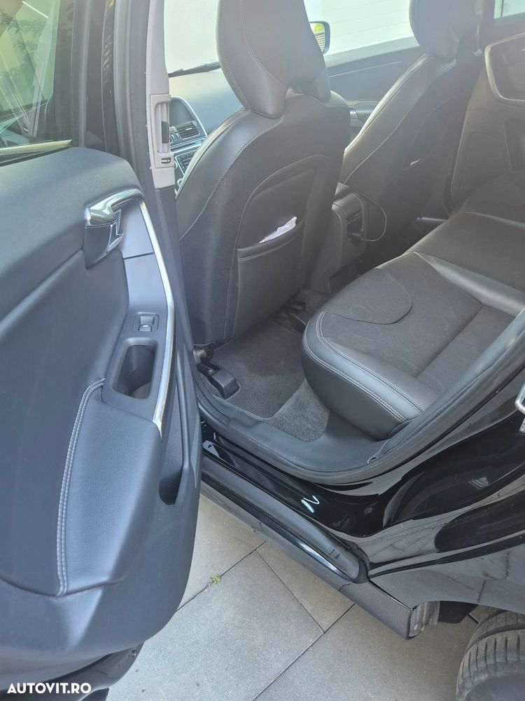 Volvo XC 60 D5AWD Summum - 33