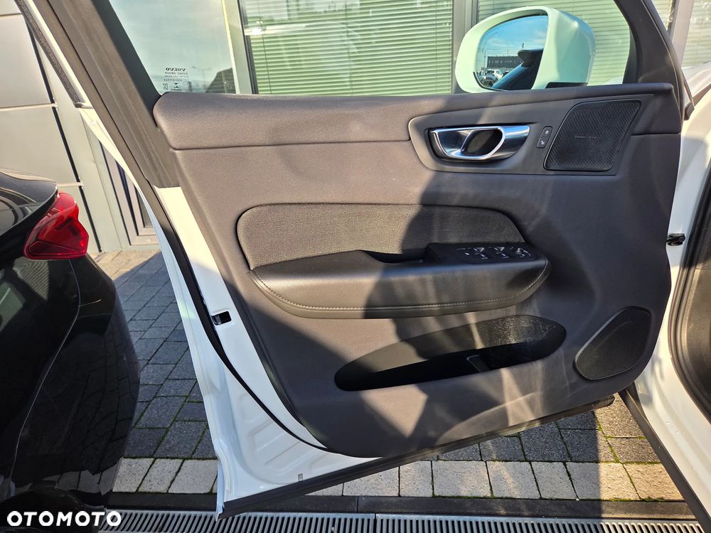 Volvo XC 60 T6 Plug-In Hybrid AWD Essential - 21