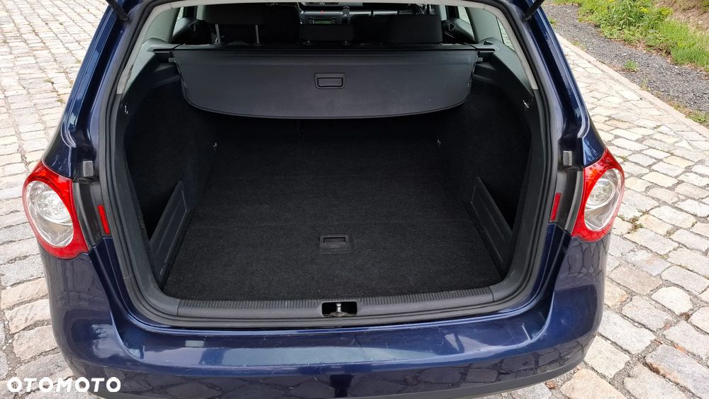 Volkswagen Passat 1.6 FSI Trendline - 11