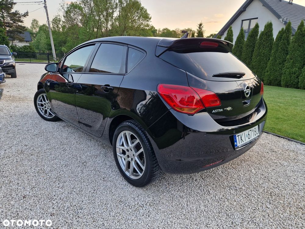 Opel Astra 1.6 NAVI - 27