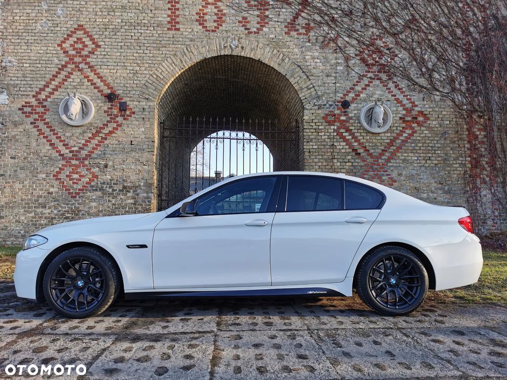 BMW Seria 5 525d xDrive - 4
