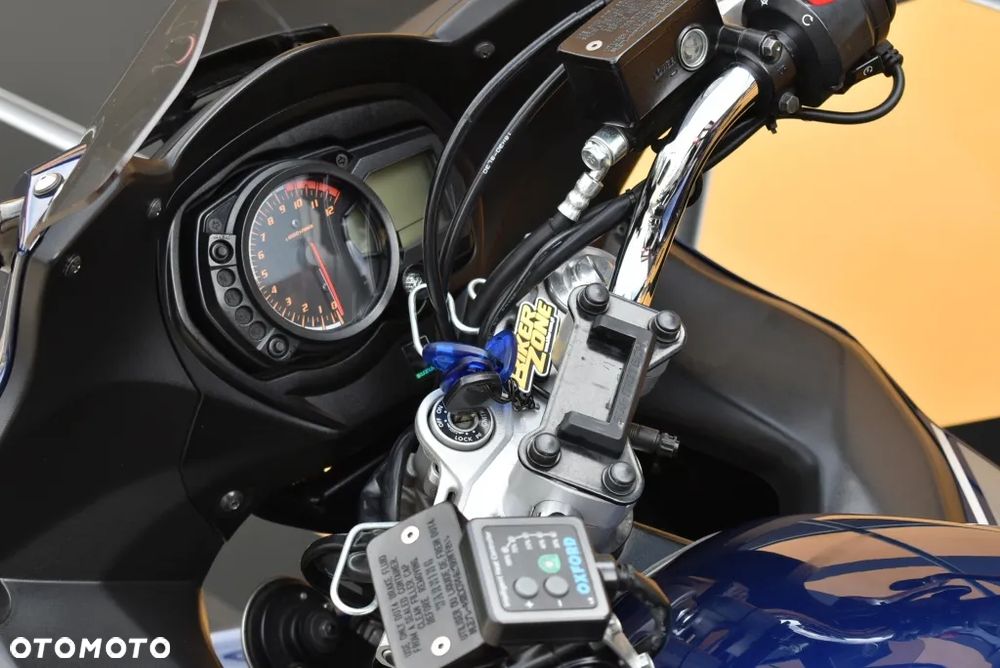 Suzuki GSX - 23