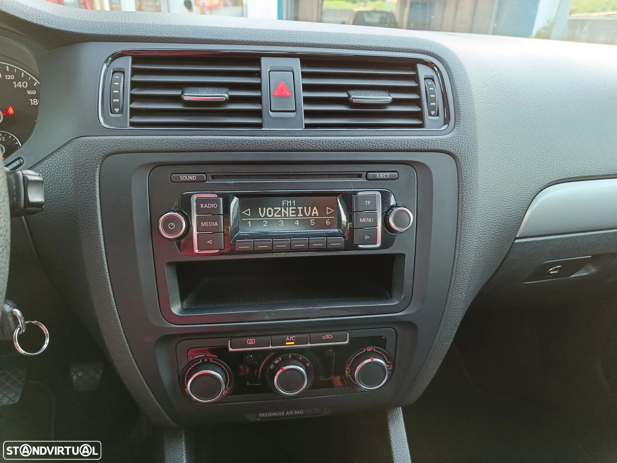VW Jetta 1.6 TDi Confortline BM - 5