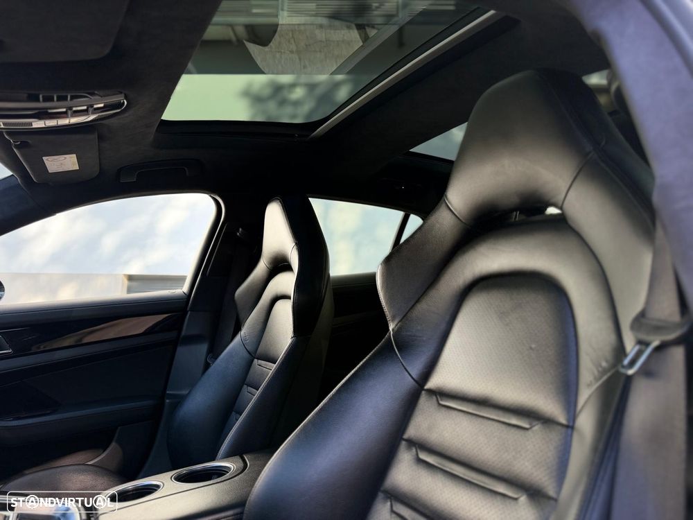 Porsche Panamera 4 E-Hybrid - 23