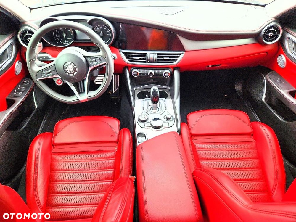 Alfa Romeo Giulia 2.0 Turbo 16V AT8-Q4 Ti - 7