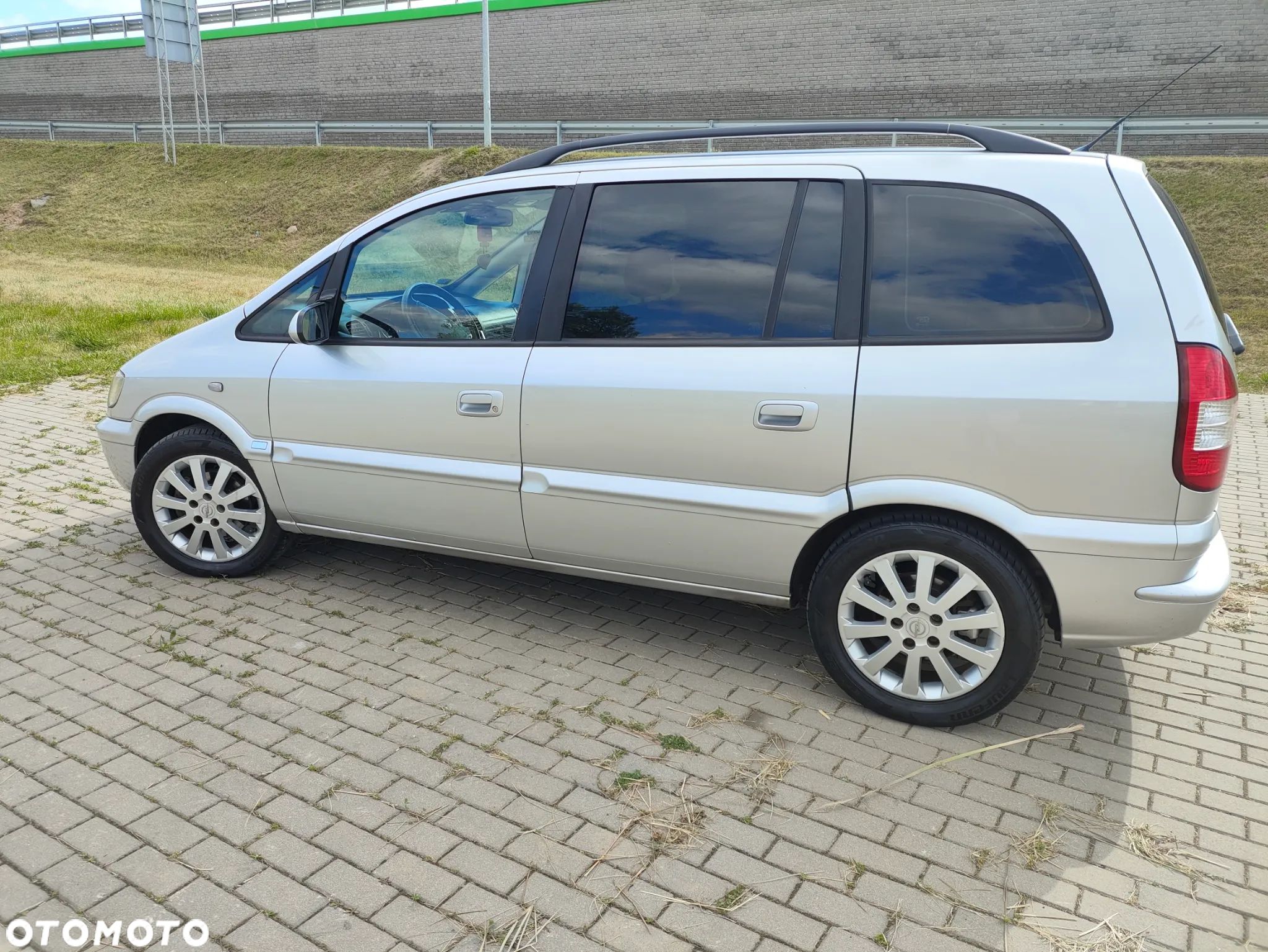 Opel Zafira 1.8 16V Elegance - 1