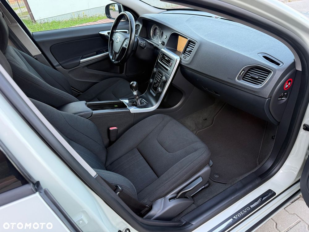 Volvo V60 D3 Momentum - 12