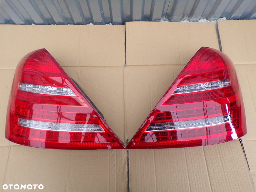 LAMPA PRAWY TYŁ MERCEDES W221 - 2