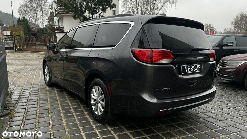 Chrysler Pacifica - 6