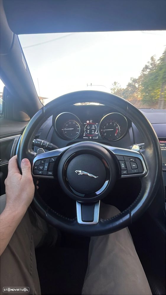 Jaguar F-Type - 10