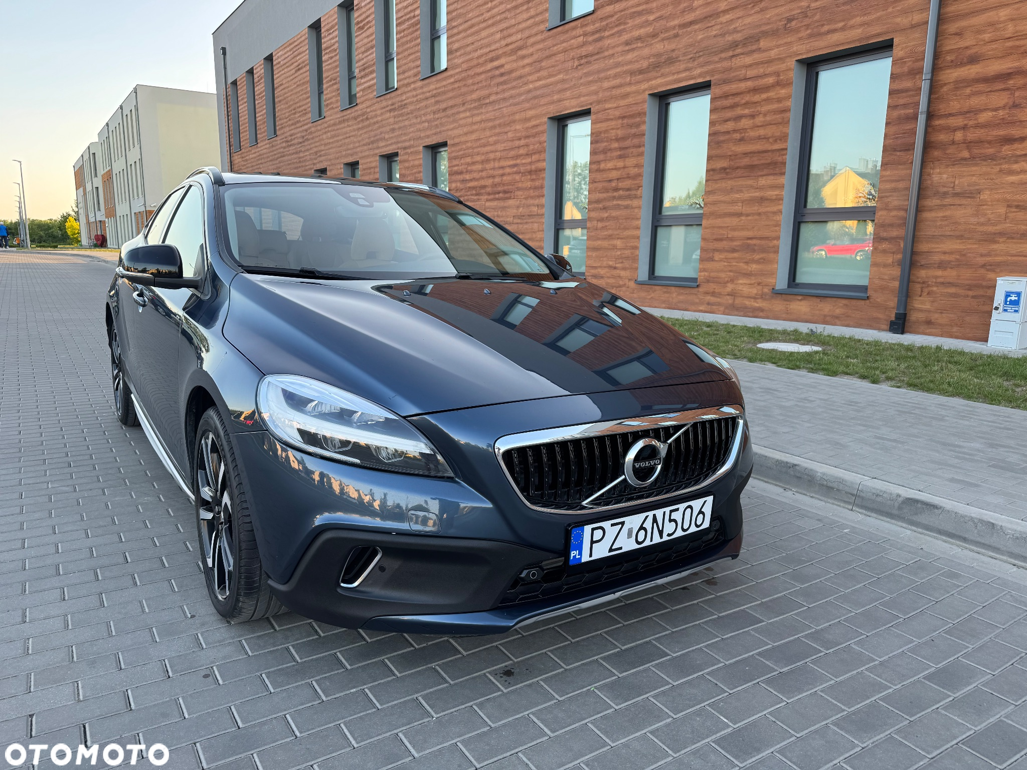 Volvo V40 Cross Country T3 Geartronic Momentum - 8