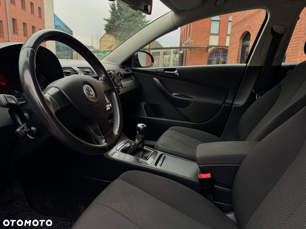 Volkswagen Passat 1.9 TDI Comfortline - 16