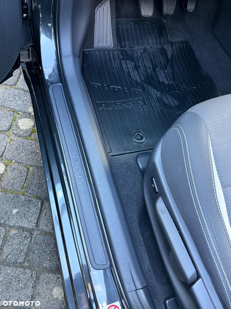 Toyota Avensis 2.0 D-4D Premium - 15