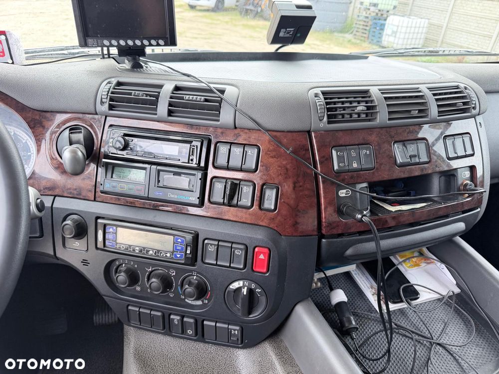 DAF CF 330 - 14