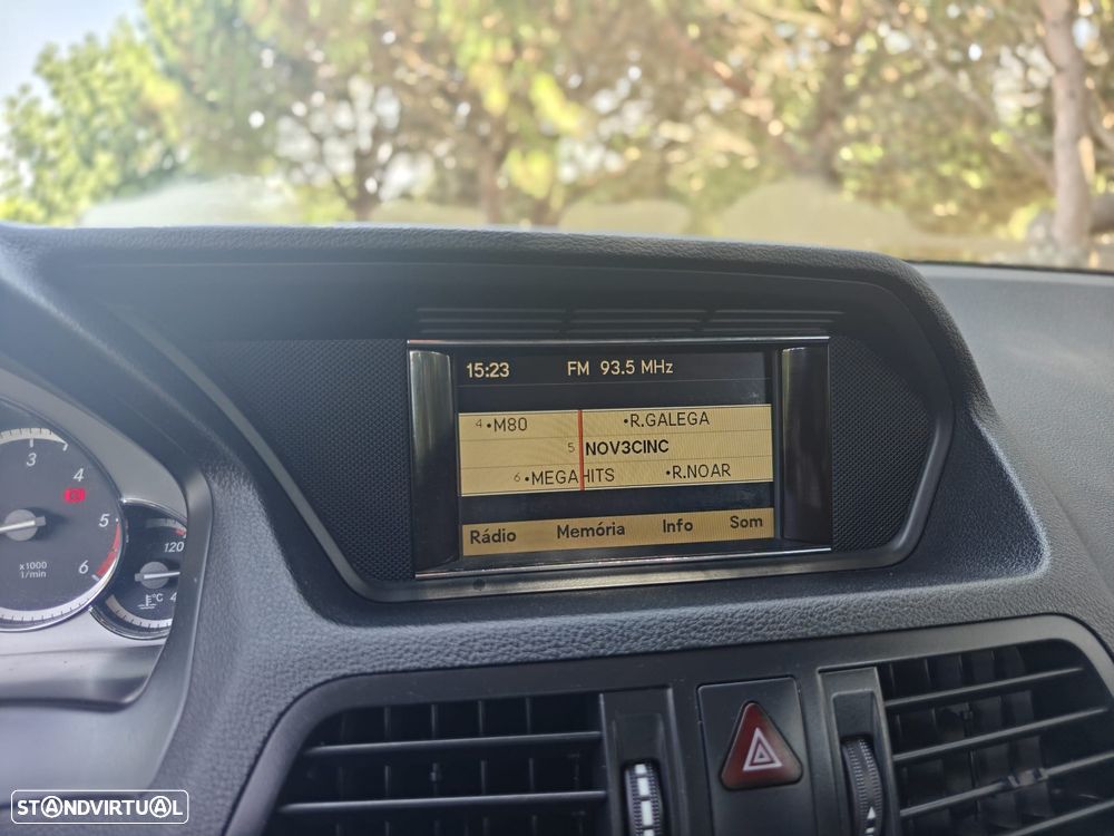 Mercedes-Benz E 220 CDi Avantgarde BlueEfficiency - 32
