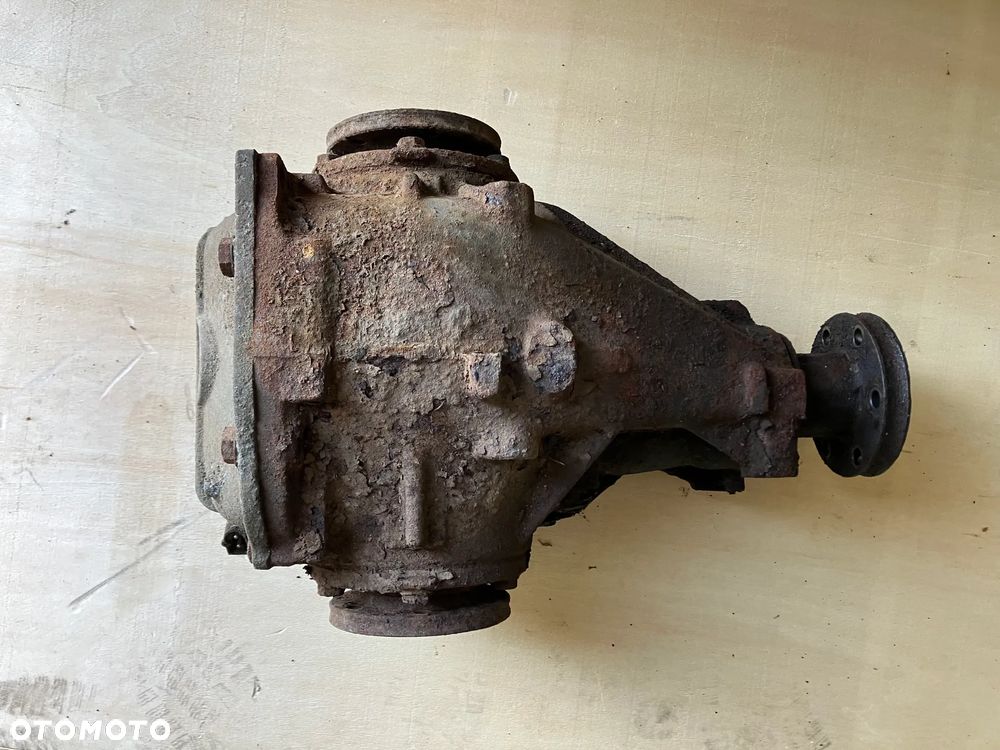 DYFER BMW E32 V8 M60 730i DYFERENCJAŁ 3,23 - 4
