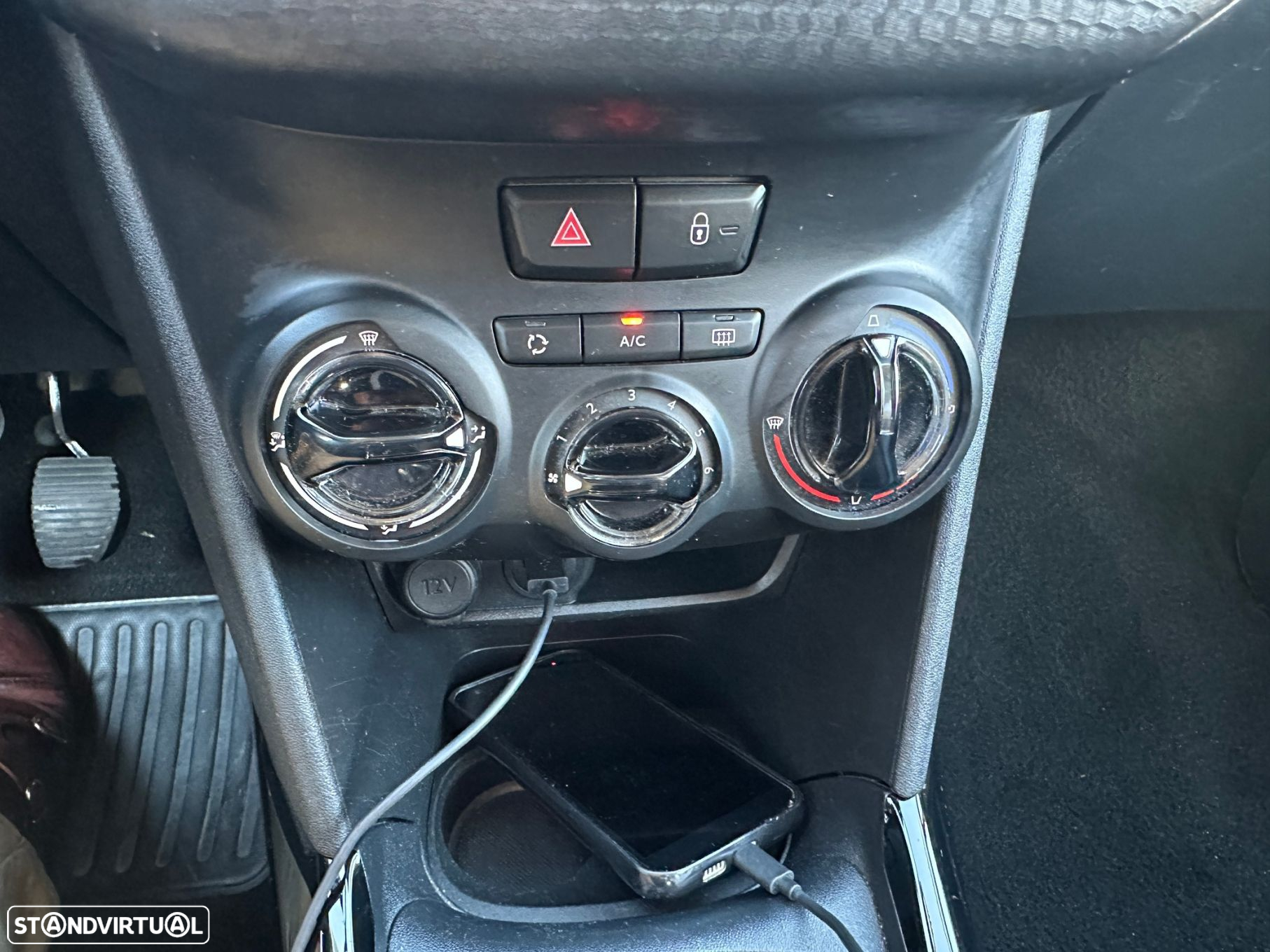 Peugeot 2008 1.2 PureTech Signature - 19